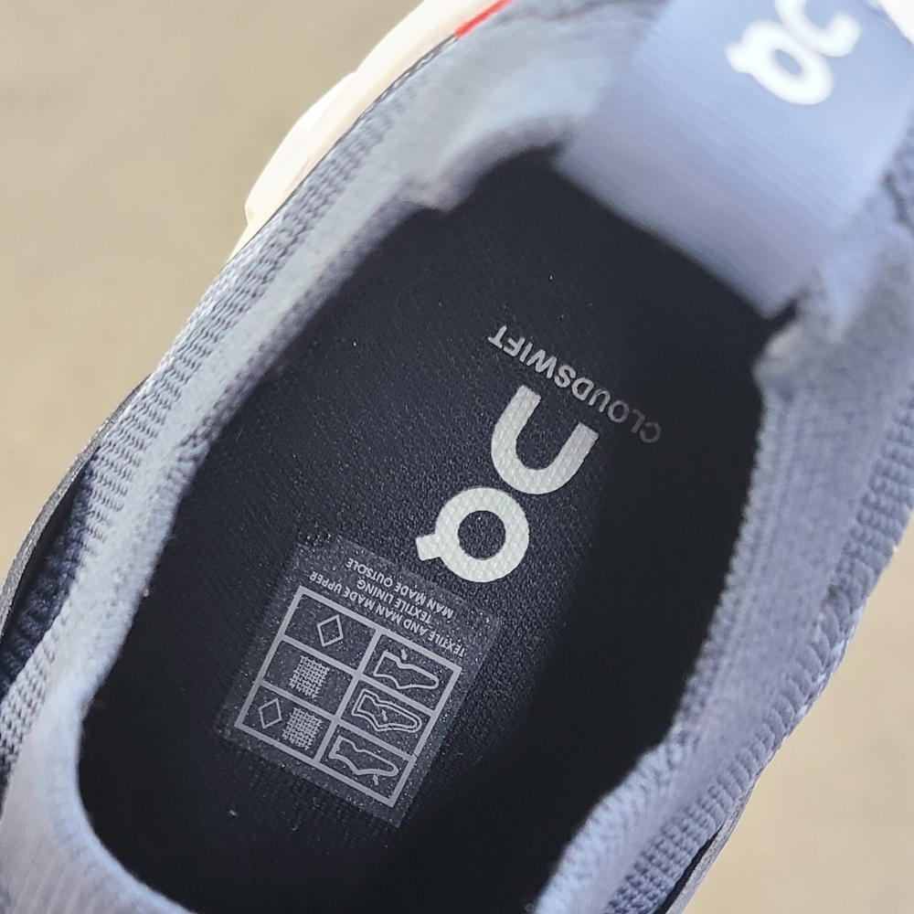 On clouds cloudswift 3 - image 6